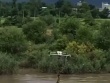 Bay drone cứu hai đứa trẻ mắc kẹt giữa dòng lũ