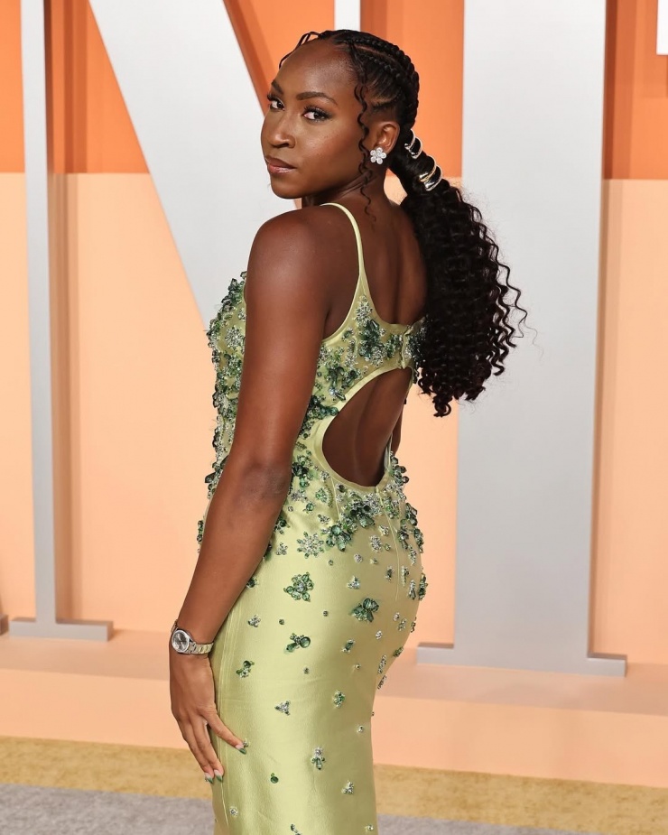 Tay vợt nổi tiếng Coco Gauff được loạt tờ báo uy tín hàng đầu như Vogue, New York Times khen ngợi về trang phục thi đấu lẫn đời thường. Cô là fan của Miu Miu, thường xuyên diện thiết kế của hãng này ở các sự kiện và thường ngày. Ảnh: Instagram Coco Gauff