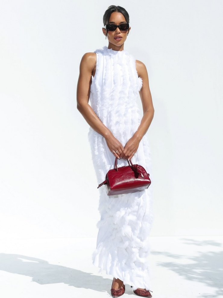 Khoảng hai năm nay, diễn viên Laura Harrier liên tục vào nhóm sao mặc đẹp ở các sự kiện lớn nhỏ. Người đẹp 35 tuổi theo đuổi phong cách thanh lịch, tạo điểm nhấn khác biệt. Ảnh: Instagram Laura Harrier