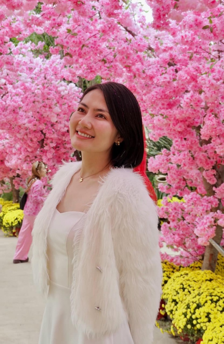 Từ đó tới nay, Ngọc Lan vẫn chưa từng nhắc đến chuyện tình ái nào dù khẳng định đã rời xa showbiz, đã nghỉ hưu.