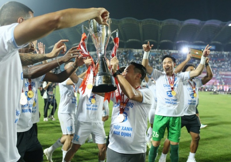 Chuyện HLV trưởng trụ lại không quá 1 mùa giải diễn ra thường xuyên ở V.League.