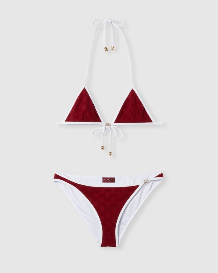 Trên website của Gucci, set bikini được bán với giá 890 USD (hơn 23 triệu đồng).