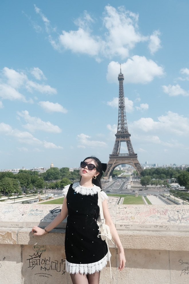 Với vẻ đẹp tự nhiên cùng sự giáo dục tốt từ gia đình, nhiều người nhận xét Lọ Lem có tiềm năng phát triển trong lĩnh vực nghệ thuật hoặc truyền thông trong tương lai. Tuy nhiên, theo như chia sẻ của MC Quyền Linh, gia đình luôn ưu tiên việc học hành và để con tự quyết định con đường riêng.