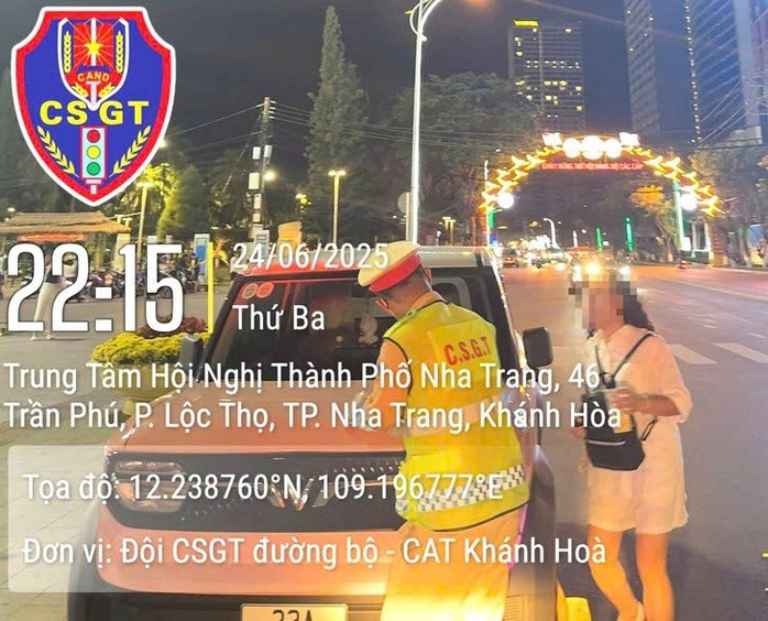Hình ảnh "cô gái vùng cao" nói run sợ khi đến Nha Trang Ảnh: Phòng CSGT tỉnh Khánh Hoà.