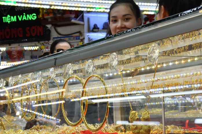 Giá vàng miếng SJC duy trì sát mốc 121 triệu đồng/lượng