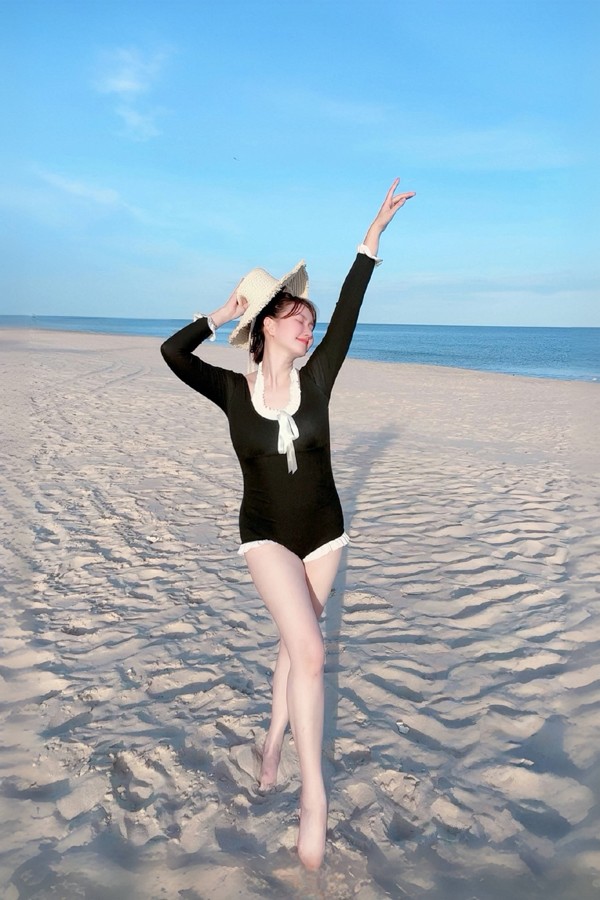 Thực tế, sau khi sinh con được ít tháng dù chưa trở về được vóc dáng như thời con gái nhưng nữ diễn viên vẫn tự tin khoe những khoảnh khắc đẹp khi đi chơi.