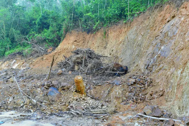 Hiện trường nơi phát hiện quả bom khủng.