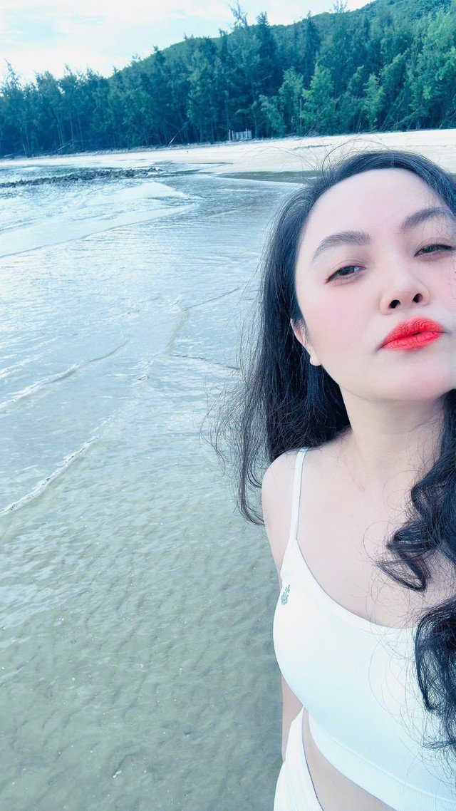 Trước những hình ảnh đẹp cùng lời nói ngọt ngào của Long Nhật dành cho vợ, nhiều khán giả dành lời khen và chúc phúc đến gia đình anh.