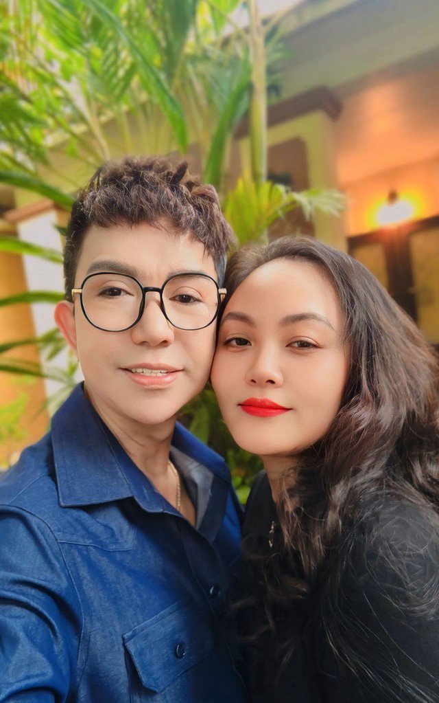 Long Nhật từ trước đến nay luôn gắn tên mình với dòng ca sĩ nhạc quê hương, bolero trữ tình, đôi lúc anh bị cho là sến súa nhưng với Long Nhật, anh không quan tâm đến thị phi. Thậm chí, nam ca sĩ quê Thừa Thiên Huế còn cho rằng đó là "đặc sản" của mình. Đó là dấu ấn riêng của anh và anh trân trọng chữ "sến".