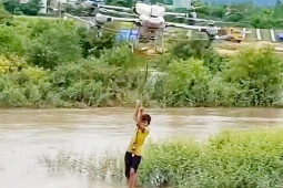 Chủ tịch tỉnh Gia Lai tặng bằng khen cho anh nông dân dùng máy bay cứu người