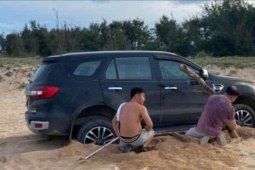 Người lái ô tô trên bãi biển Đắk Lắk bị phạt 5 triệu đồng