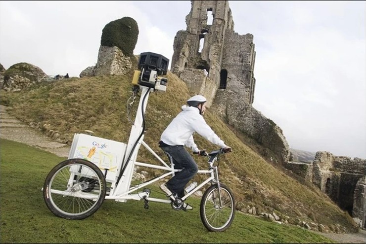 Nhiều phương tiện được sử dụng để phục vụ lập bản đồ Google Street View.