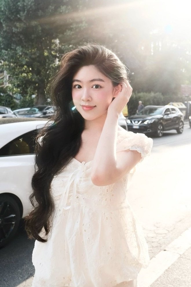 Con gái MC Quyền Linh &#39;đẹp phát sáng&#39; như công chúa Disney ở châu Âu - 5
