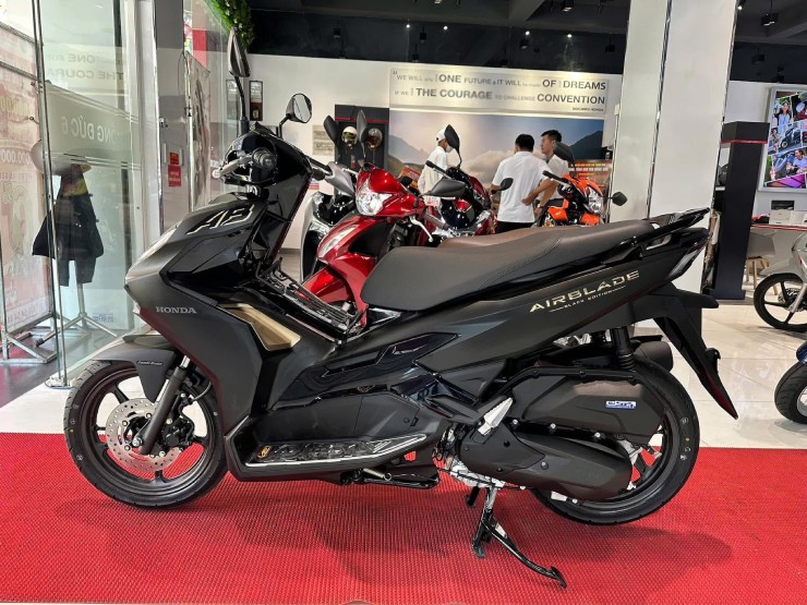 Giá xe ga Honda Air Blade tháng 7/2025, ưu đãi tiền triệu - 2