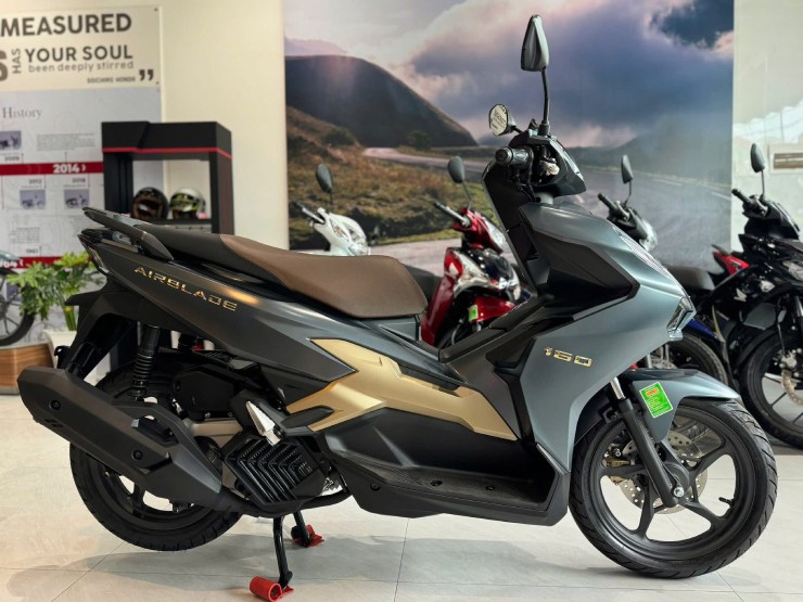 Giá xe ga Honda Air Blade tháng 7/2025, ưu đãi tiền triệu - 4
