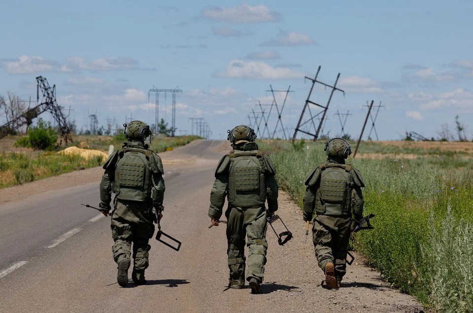 Lính Ukraine đầu hàng có thể lựa chọn chiến đấu cho quân đội Nga (ảnh: Reuters)