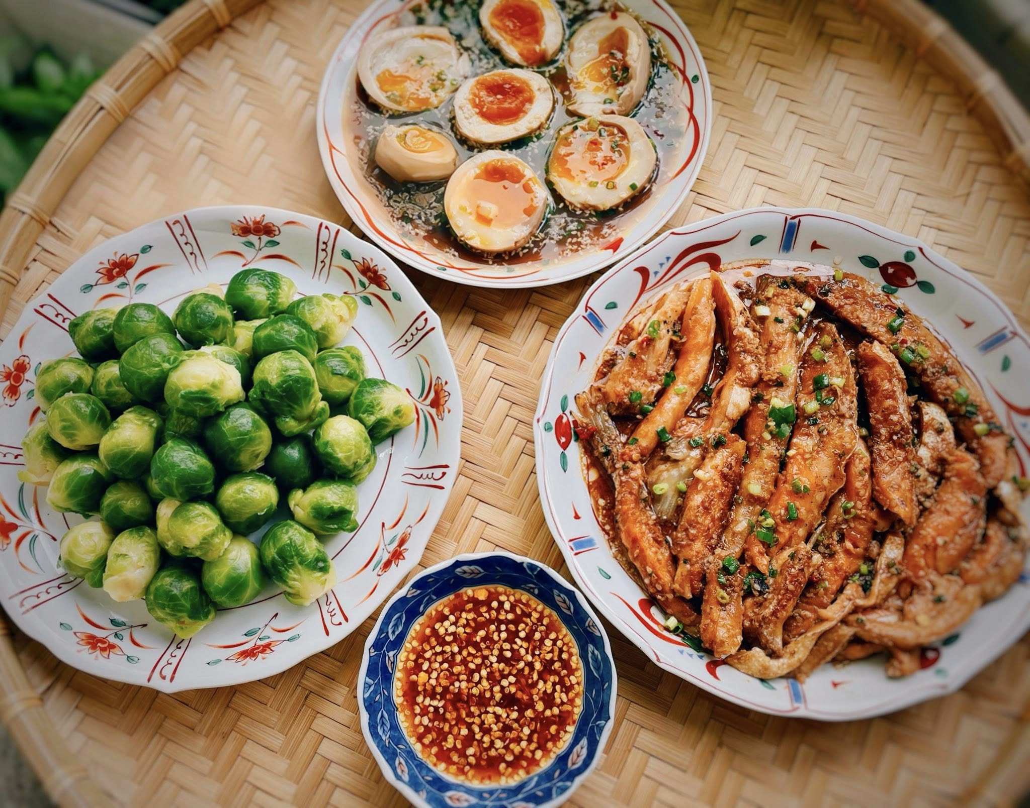 Bắp cải mini hấp + Trứng lòng đào ngâm tương + Lườn cá hồi xốt kabayaki