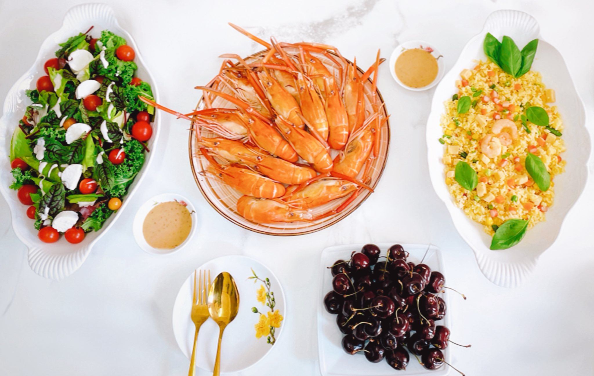 Salad phomai dê + Tôm hấp nước dừa + Cơm chiên hải sản&nbsp;