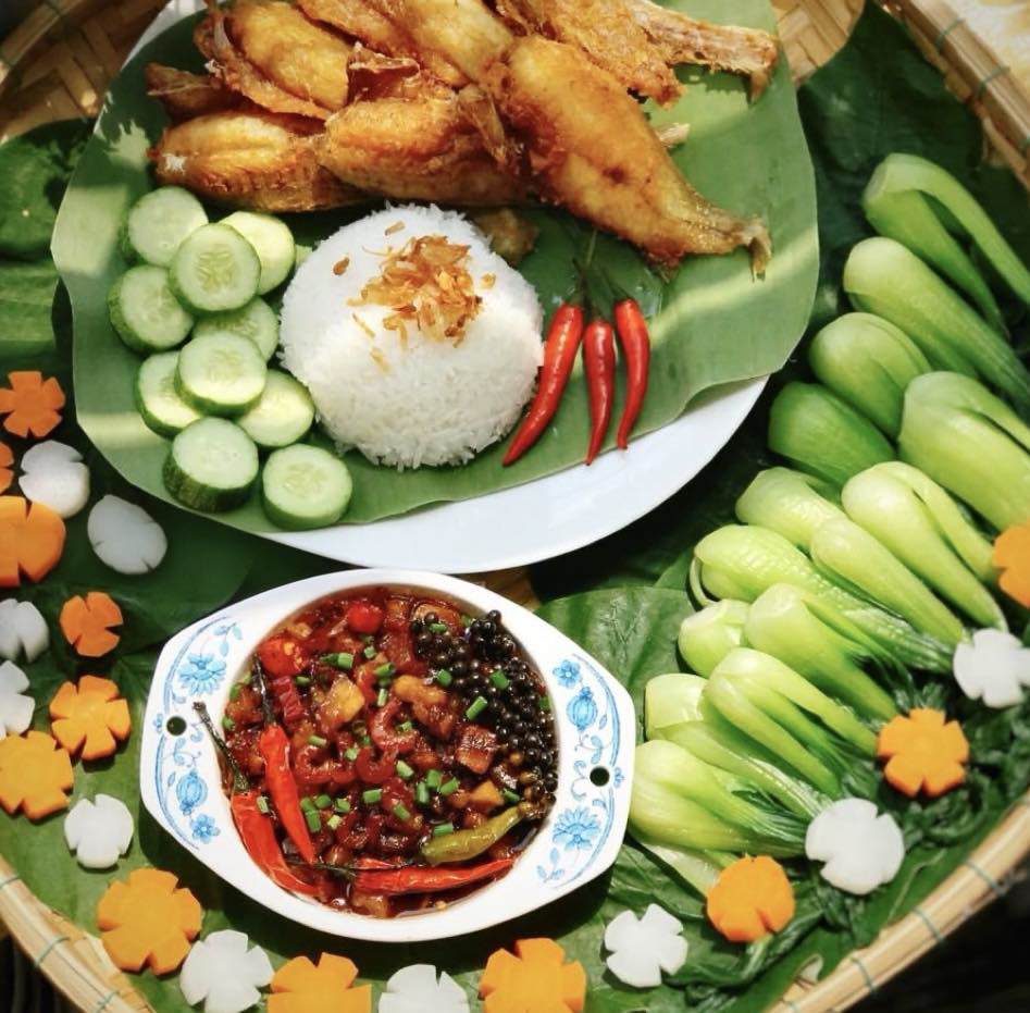 Khô cá đù chiên + Rau luộc&nbsp;chấm kho quẹt