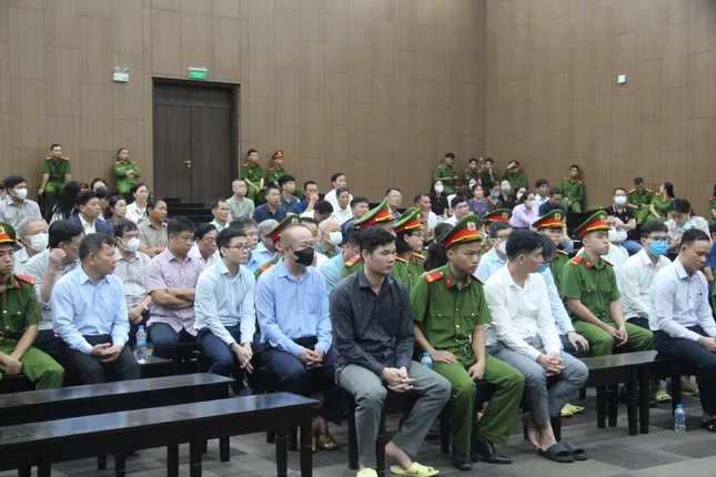 Các bị cáo tại phiên tòa.