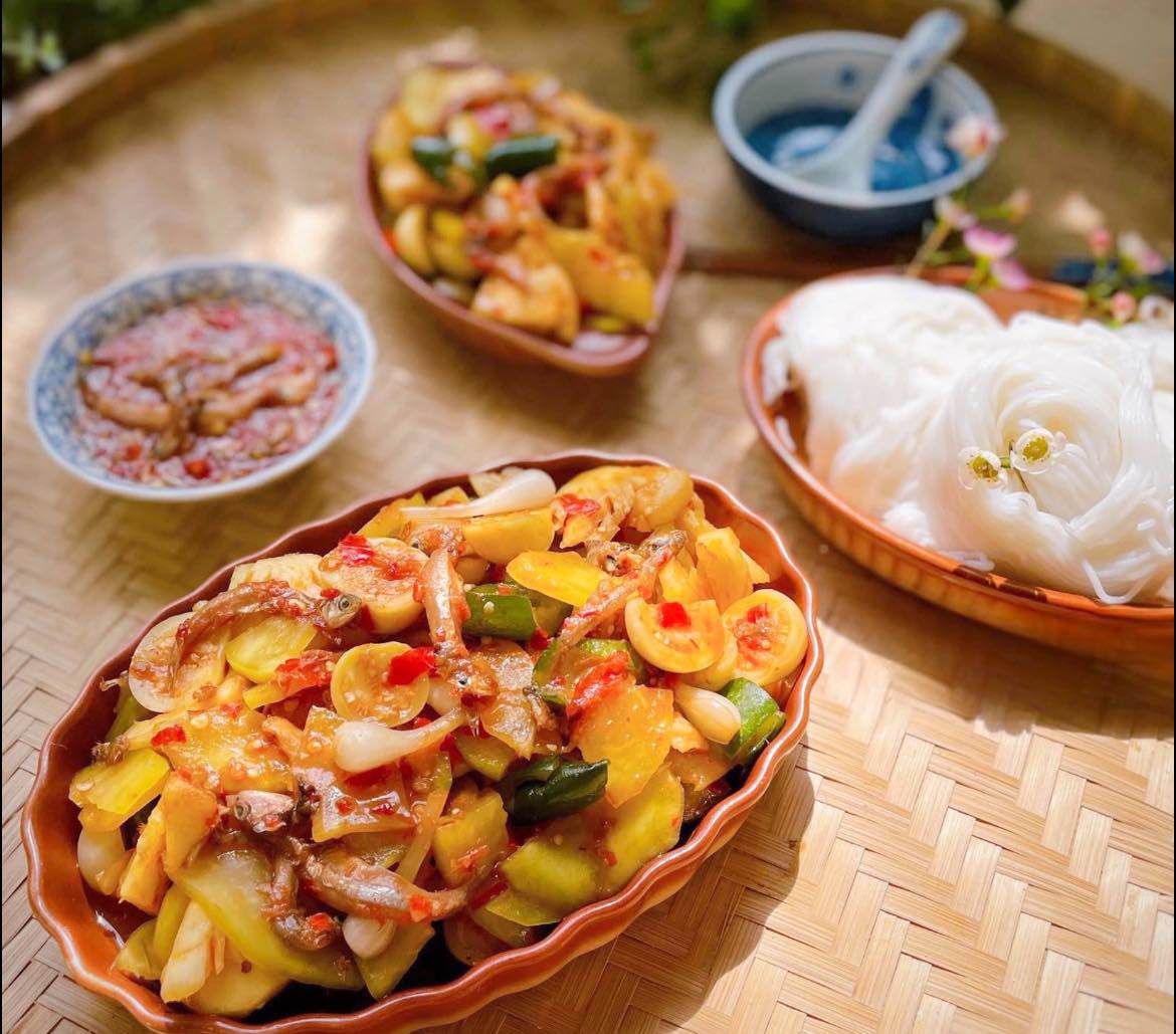 Thành phẩm có hương vị đặc trưng của mắm nêm hòa quyện với cà pháo, đu đủ, dưa leo dai giòn và vị cay nồng của ớt tỏi, đặc biệt "quyến rũ" vị giác.&nbsp;