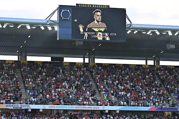 Thế giới bóng đá tưởng nhớ Jota: Ca khúc của Liverpool phát khắp Bồ Đào Nha, phút mặc niệm tại EURO nữ - 8