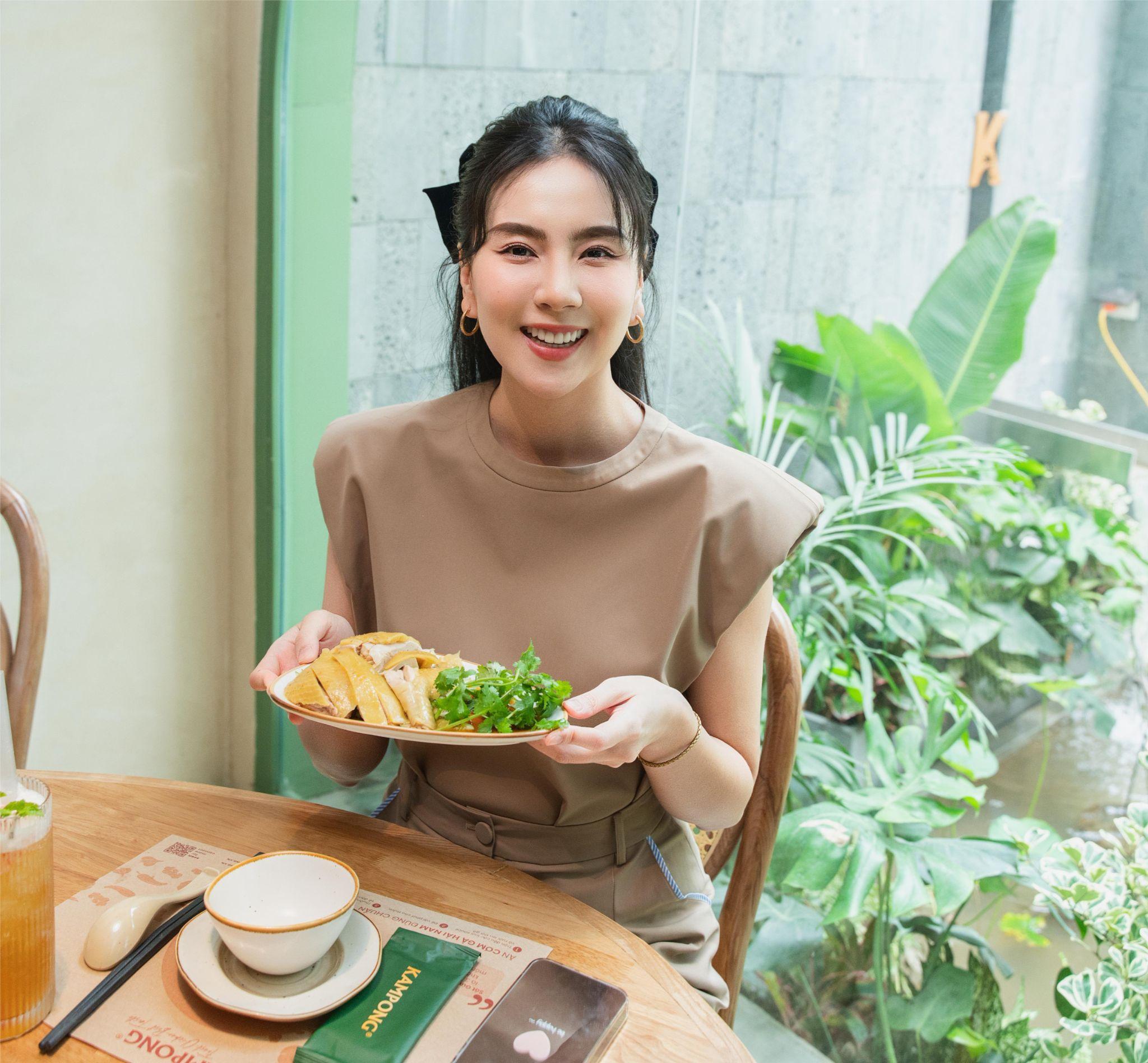 MC Mai Ngọc là “fan” trung thành của Kampong từ những ngày đầu khai trương cơ sở đầu tiên