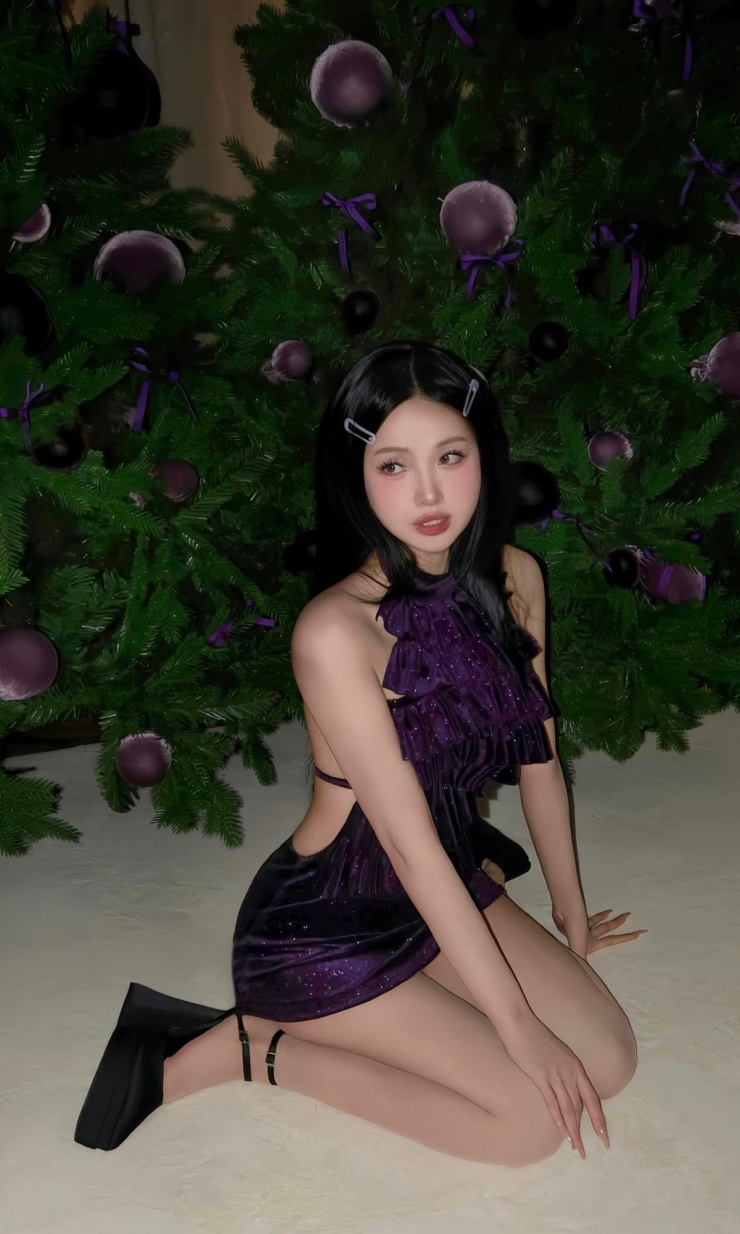 Nàng cựu hot girl Hà thành cho thấy dù ở độ tuổi nào, hay đã có con, phụ nữ vẫn hoàn toàn có thể giữ được nét đẹp rạng rỡ, quyến rũ và sống một cuộc sống trọn vẹn, tự do.