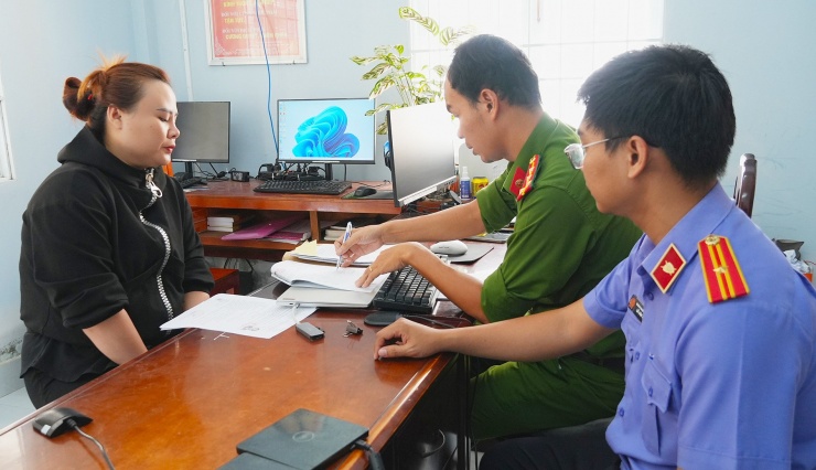 Bị can Ngô Ngụy Ý tại cơ quan công an. Ảnh: Trọng Tín
