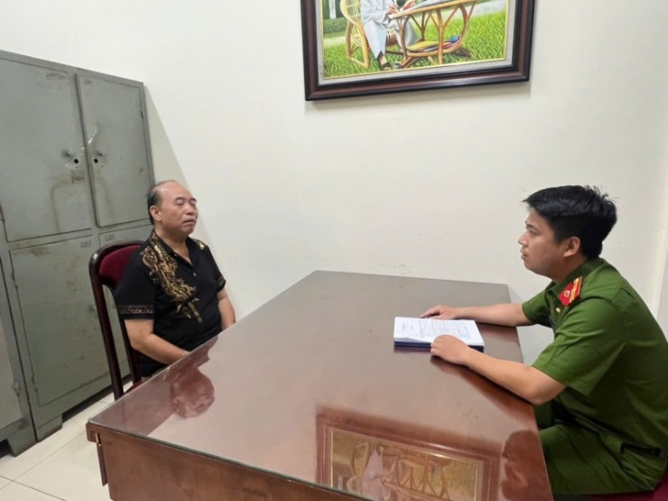 Đối tượng Trần Ngọc Tùng tại cơ quan Công an.