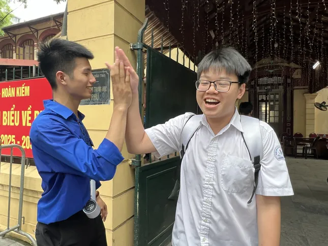 Sau khi trúng tuyển, xác nhận nhập học là thủ tục bắt buộc đối với tất cả các học sinh.