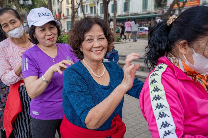 Người già tập thể dục ở Hà Nội. Ảnh: Hoàng Giang