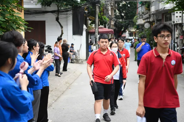 Thí sinh dự kỳ thi tuyển sinh lớp 10 Hà Nội năm nay.