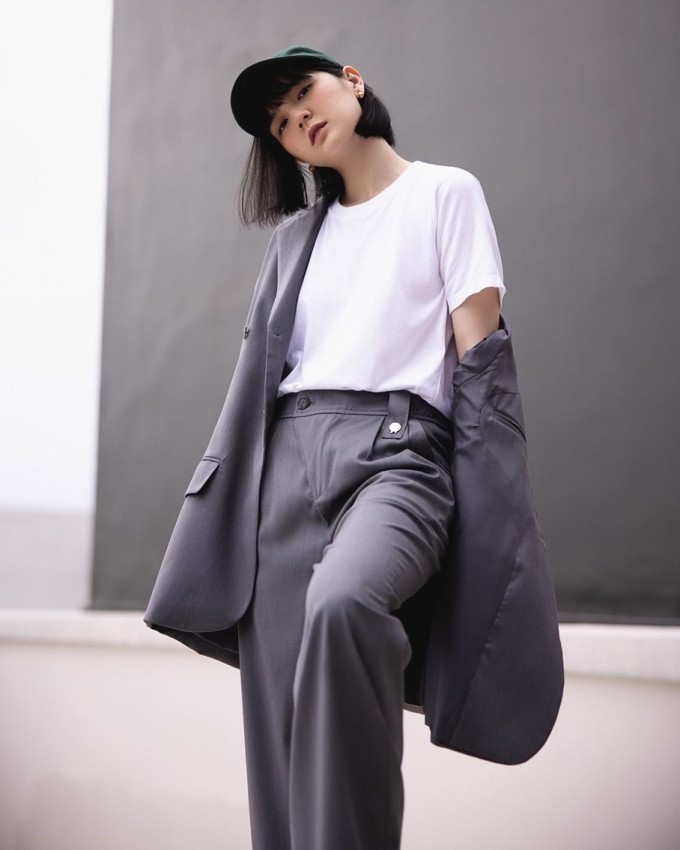 Hồi sinh nhật năm 2021, Hải Tú tung bộ hình cùng phong cách menswear phóng khoáng. Nhiều khán giả nhận xét trông cô có phong cách hao hao Sơn Tùng M-TP. Một số nhận ra chiếc mũ cô đội cũng từng được 'sếp' sử dụng trước đó.