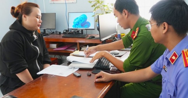 Cô gái bị khởi tố vì không trả lại 100 triệu đồ...