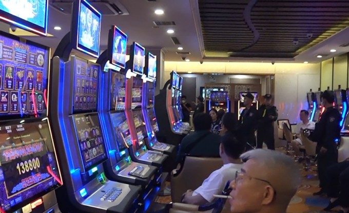 Bên trong sòng bạc ở King Club. Ảnh: Công an cung cấp