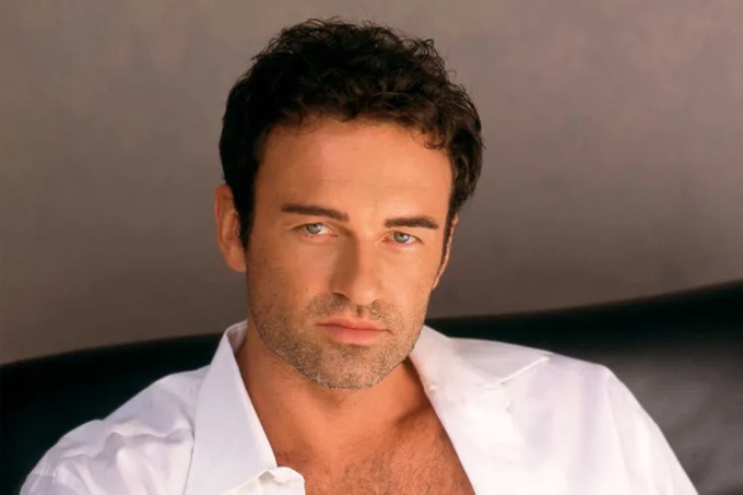 Nam diễn viên Julian McMahon. Ảnh: People