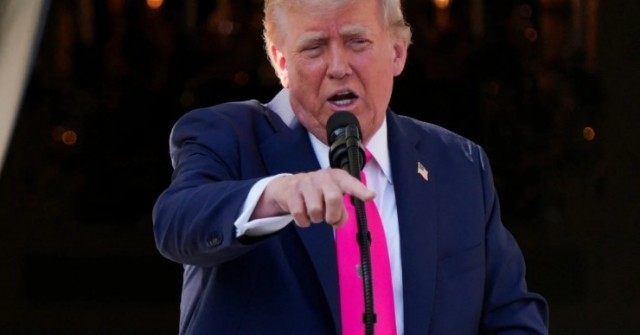 Ông Trump ký thư áp thuế gửi 12 quốc gia, sẽ đư...