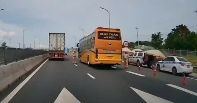 CSGT nói gì về việc dừng xe giữa đường cao tốc ...