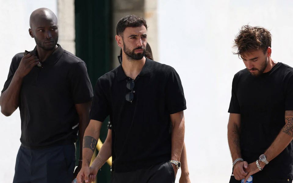 Tang lễ của Diogo Jota: Neves & Cancelo bay vội từ Mỹ để nhìn bạn thân lần cuối - 5