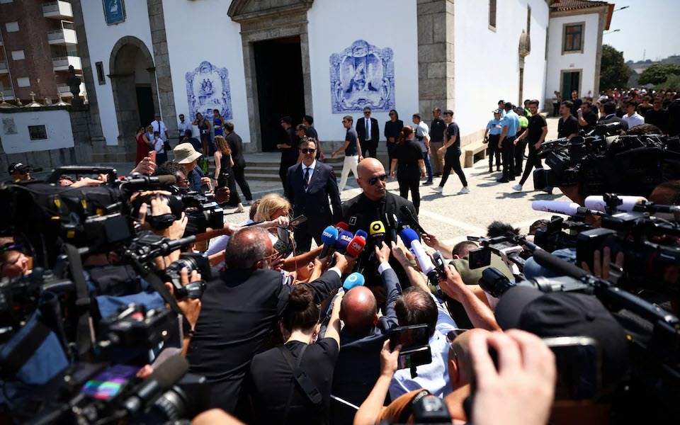 Tang lễ của Diogo Jota: Neves & Cancelo bay vội từ Mỹ để nhìn bạn thân lần cuối - 1