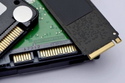 Giải mã bí mật ổ SSD: Không phải cứ dung lượng  " khủng "  là nhanh và bền