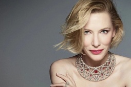 Cate Blanchett trẻ lâu ở tuổi 56 nhờ  ' chăm sóc da bằng sự tử tế ' 