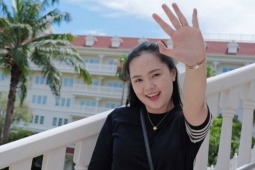 Bà xã Duy Mạnh diện set đồ gần một tỷ đồng vi vu Hong Kong
