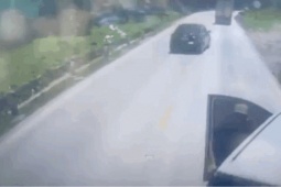 Công an xác minh vụ người đàn ông rút vật nghi là súng đe doạ tài xế ở Phú Thọ