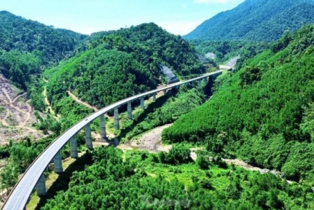 Ngắm tuyến cao tốc vừa khởi công mở rộng đi qua khu vườn ‘đặc biệt’ xứ Huế
