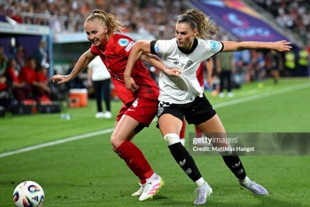 Video bóng đá ĐT nữ Đức - Ba Lan: Hiệp 2 bùng nổ, đẳng cấp "chị đại" (EURO nữ)