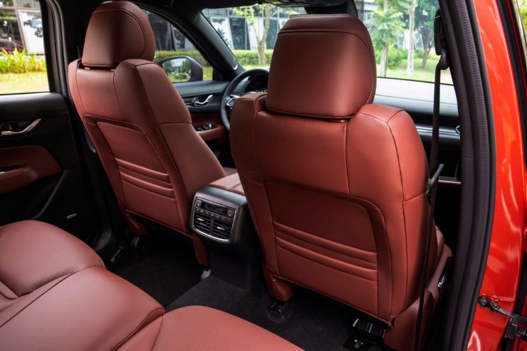 Mazda CX-8 2025 lợi thế nhiều nhưng vẫn còn những “nốt trầm” nào? - 6