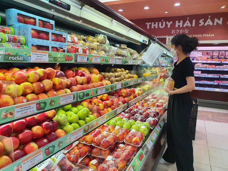 Để tiết kiệm tiền, chị Y. chỉ mua hoa quả theo mùa, chưa bao giờ mua hoa quả nhập khẩu đắt đỏ. (Ảnh minh hoạ)