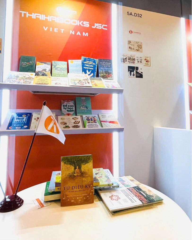 Sách Tứ Diệu Ký đang được Thái Hà Books trưng bày và giới thiệu với các đối tác quốc tế tại Hội chợ Sách Quốc tế Bắc Kinh lần 31 (31st Beijing International Book Fair).